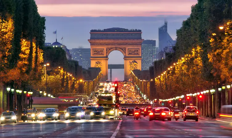 14 مورد از بهترین و جذاب ترین مکان های گردشگری در پاریس 2024