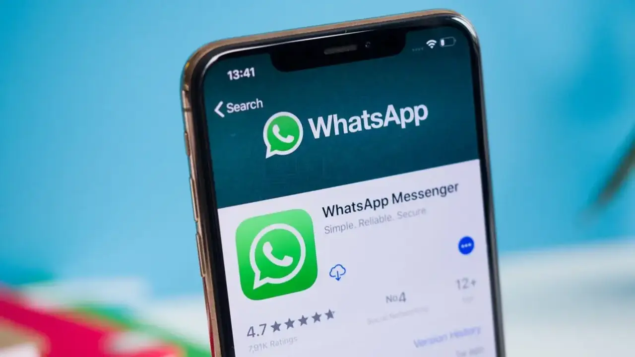 WhatsApp is getting a like button for updates